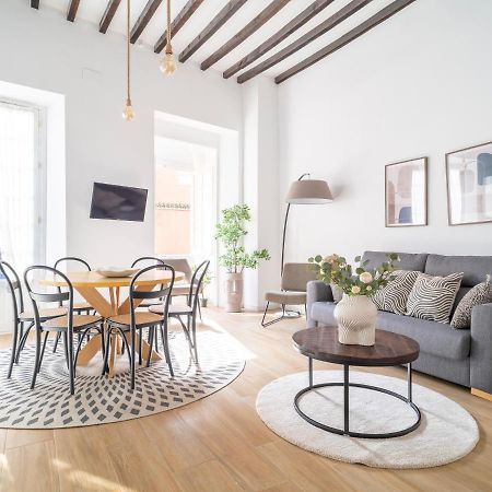 Sanders Lavender - Delightful Two-Bedroom Apartment Downtown Малага Екстер'єр фото