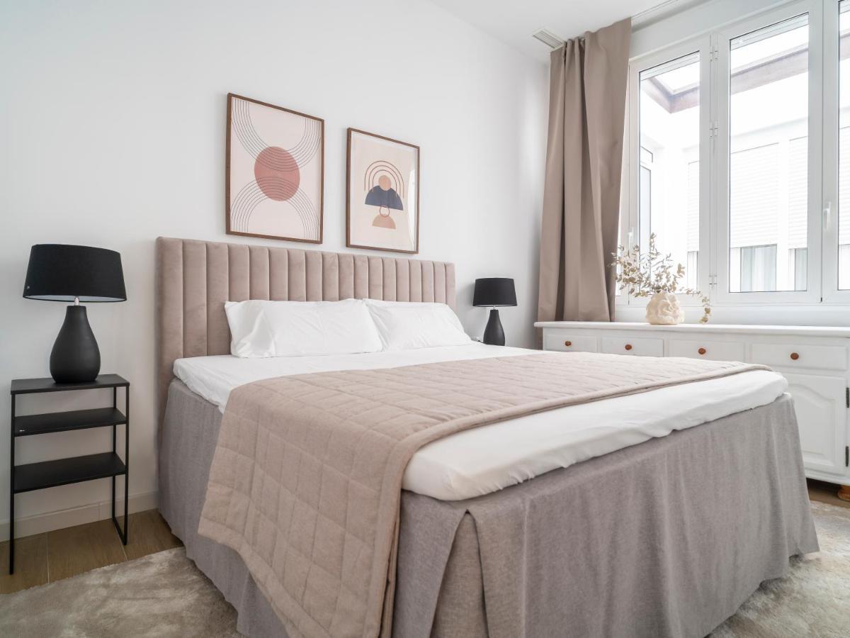 Sanders Lavender - Delightful Two-Bedroom Apartment Downtown Малага Екстер'єр фото