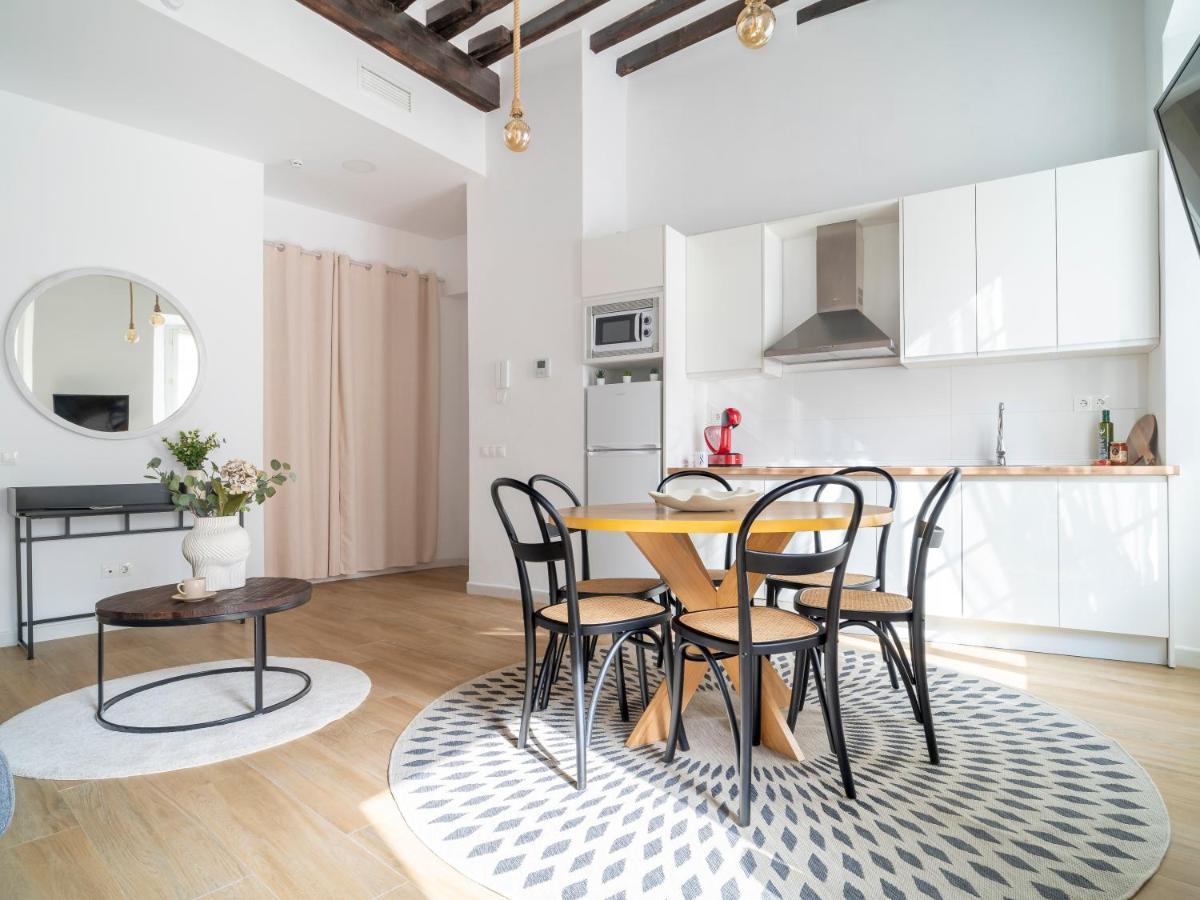 Sanders Lavender - Delightful Two-Bedroom Apartment Downtown Малага Екстер'єр фото