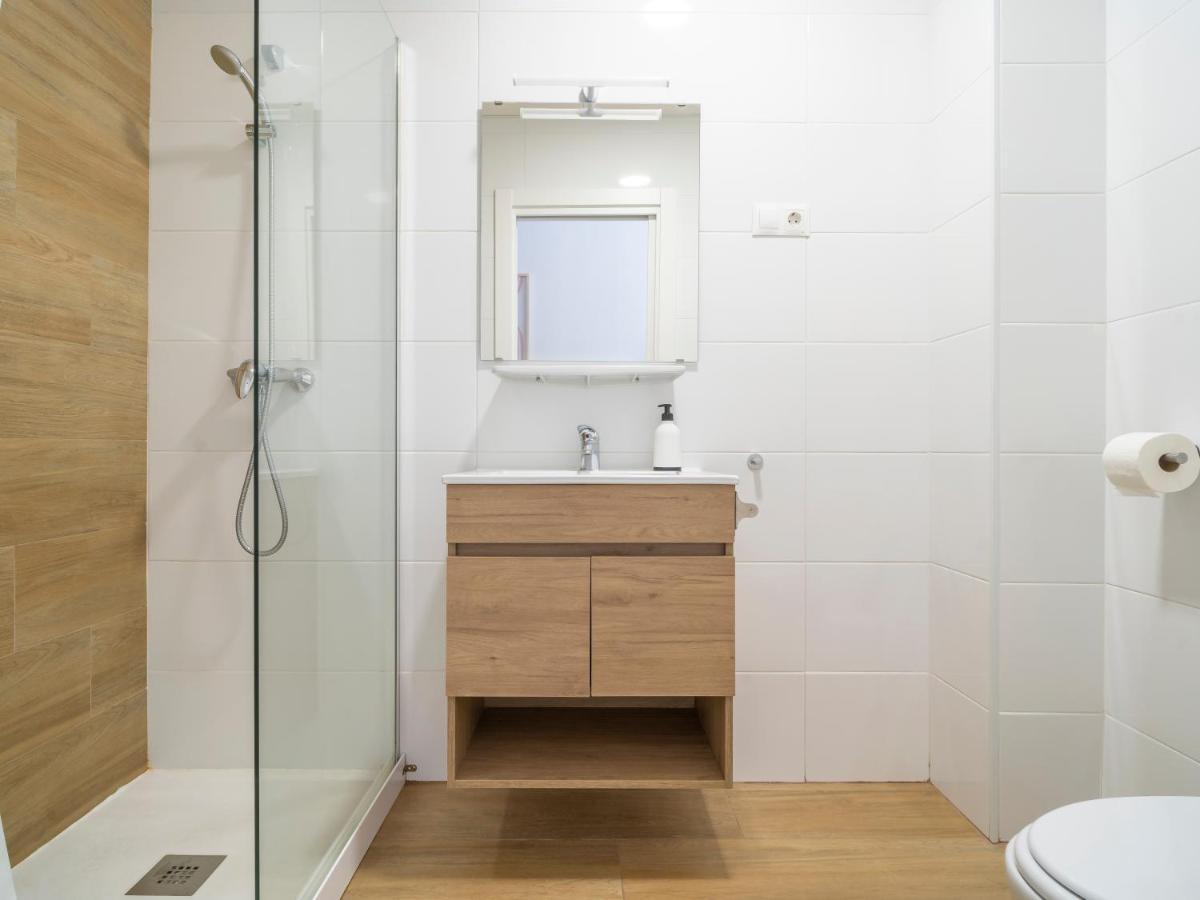 Sanders Lavender - Delightful Two-Bedroom Apartment Downtown Малага Екстер'єр фото